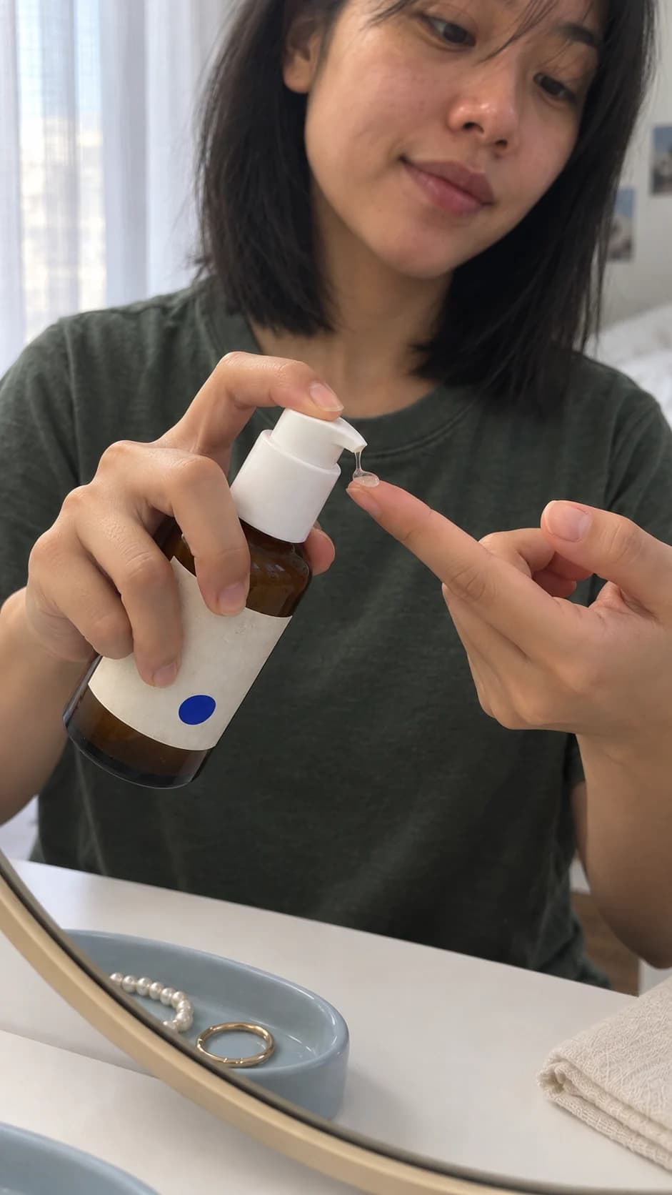 Creator demonstrating the serum texture